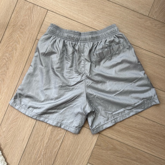NWOT Unisex Style Grey/Silver Nylon Shorts, Size Men’s Medium - Picture 2 of 4